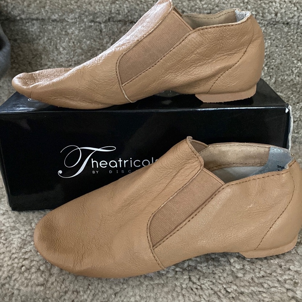 Theatricals tan dance shoes gently worn